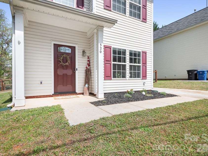 520 Iredell Avenue, Mooresville, NC 28115.  MLS# CAR4358949, YatesRealty ID 15335. 