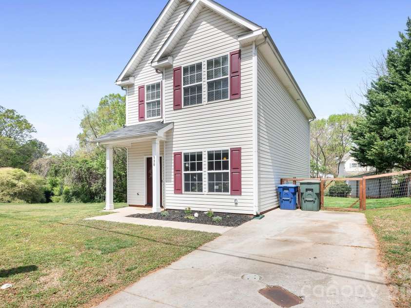 520 Iredell Avenue, Mooresville, NC 28115.  MLS# CAR4358949, YatesRealty ID 15335. 