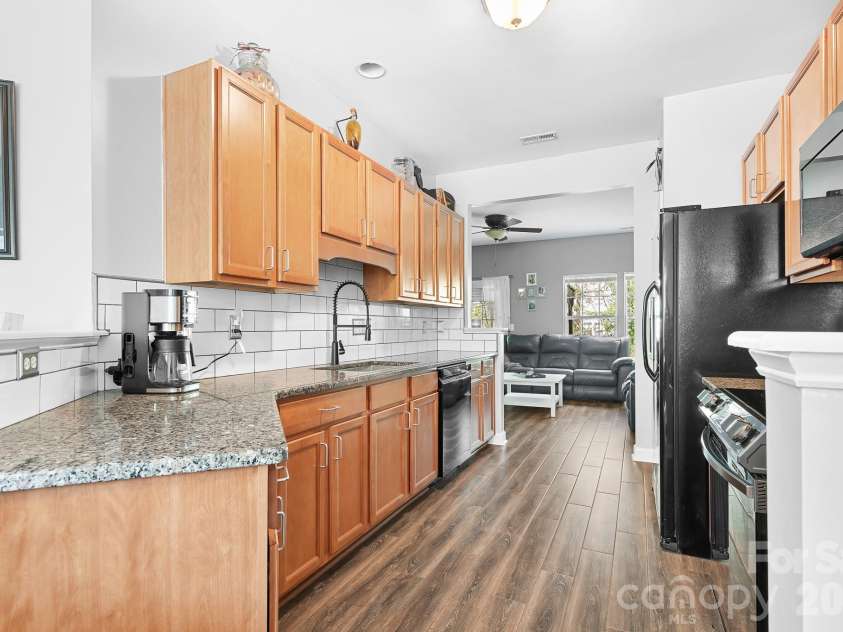 520 Iredell Avenue, Mooresville, NC 28115.  MLS# CAR4358949, YatesRealty ID 15335. 