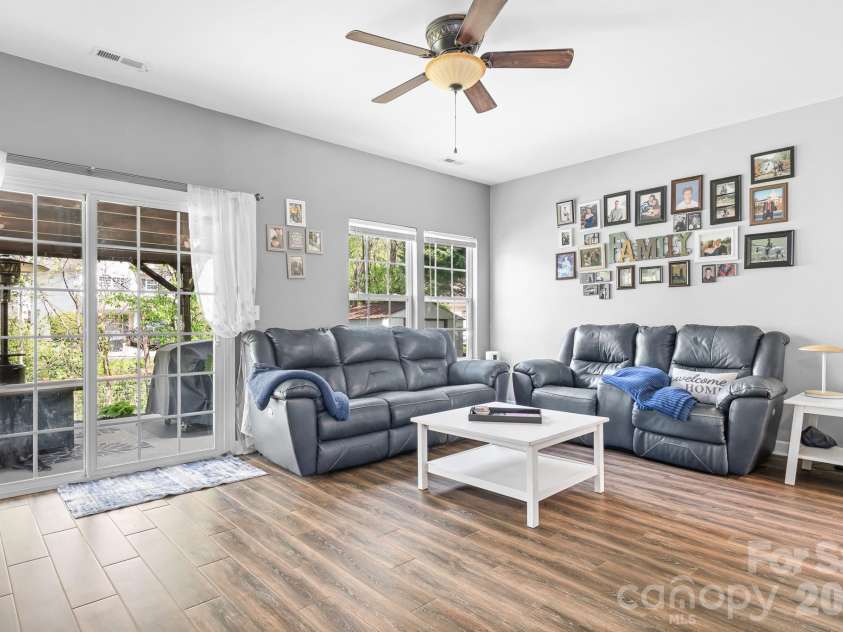 520 Iredell Avenue, Mooresville, NC 28115.  MLS# CAR4358949, YatesRealty ID 15335. 