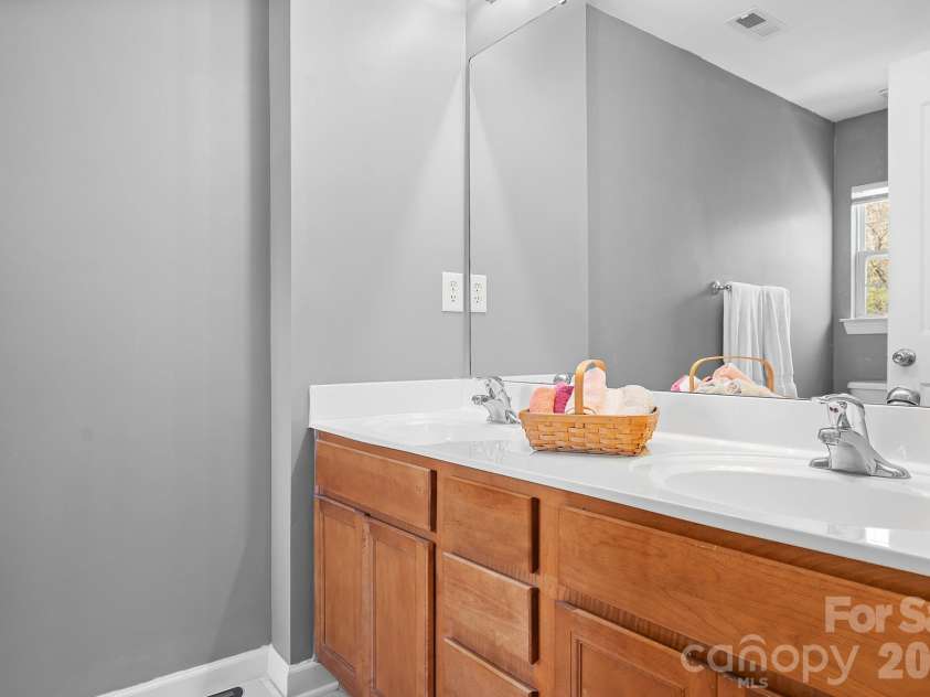 520 Iredell Avenue, Mooresville, NC 28115.  MLS# CAR4358949, YatesRealty ID 15335. 