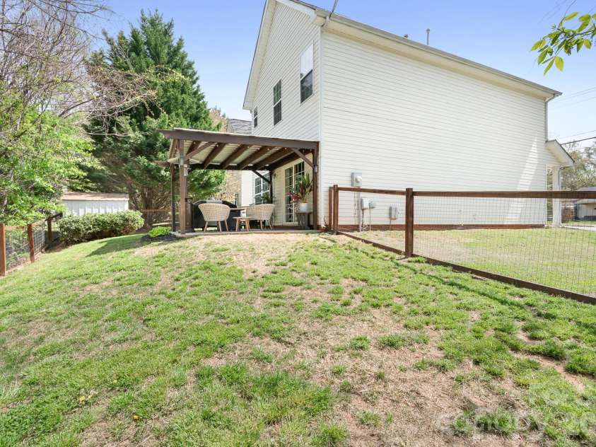 520 Iredell Avenue, Mooresville, NC 28115.  MLS# CAR4358949, YatesRealty ID 15335. 