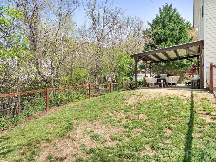 520 Iredell Avenue, Mooresville, NC 28115.  MLS# CAR4358949, YatesRealty ID 15335. 