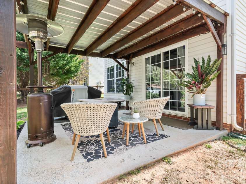 520 Iredell Avenue, Mooresville, NC 28115.  MLS# CAR4358949, YatesRealty ID 15335. 