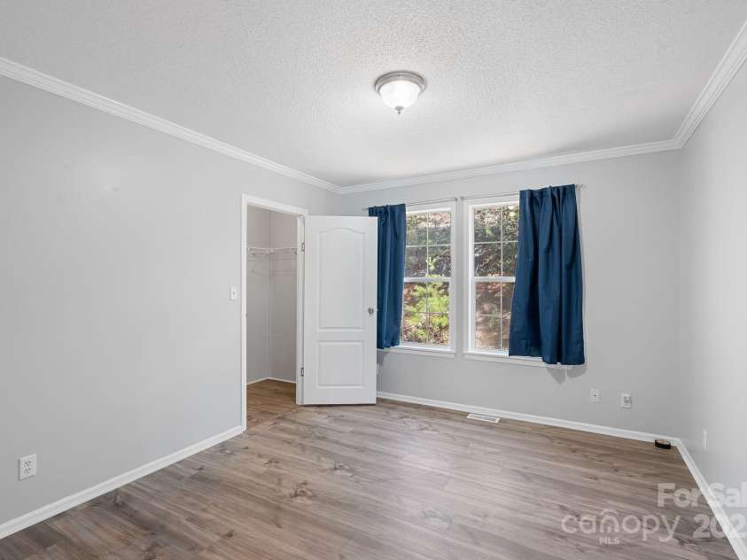 6 Clark Meadow Lane, Candler, NC 28715.  MLS# CAR4231279, YatesRealty ID 15336. 