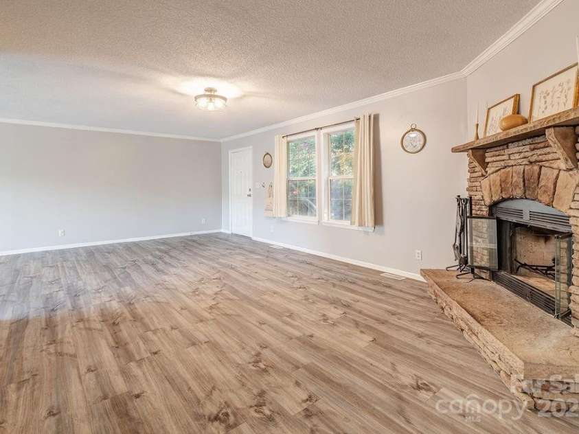 6 Clark Meadow Lane, Candler, NC 28715.  MLS# CAR4308426, YatesRealty ID 15336. 