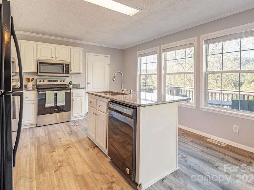 6 Clark Meadow Lane, Candler, NC 28715.  MLS# CAR4308426, YatesRealty ID 15336. 