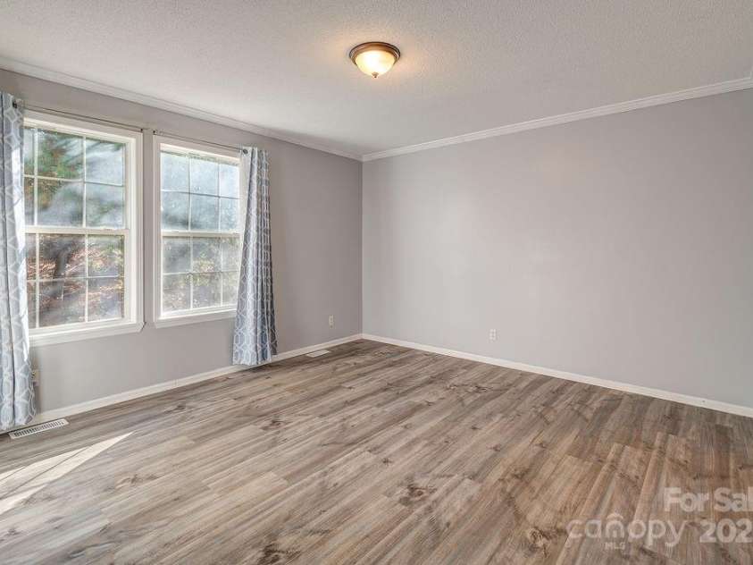 6 Clark Meadow Lane, Candler, NC 28715.  MLS# CAR4308426, YatesRealty ID 15336. 