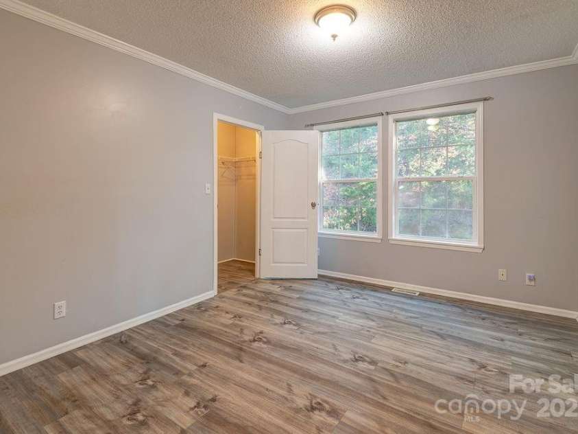 6 Clark Meadow Lane, Candler, NC 28715.  MLS# CAR4308426, YatesRealty ID 15336. 