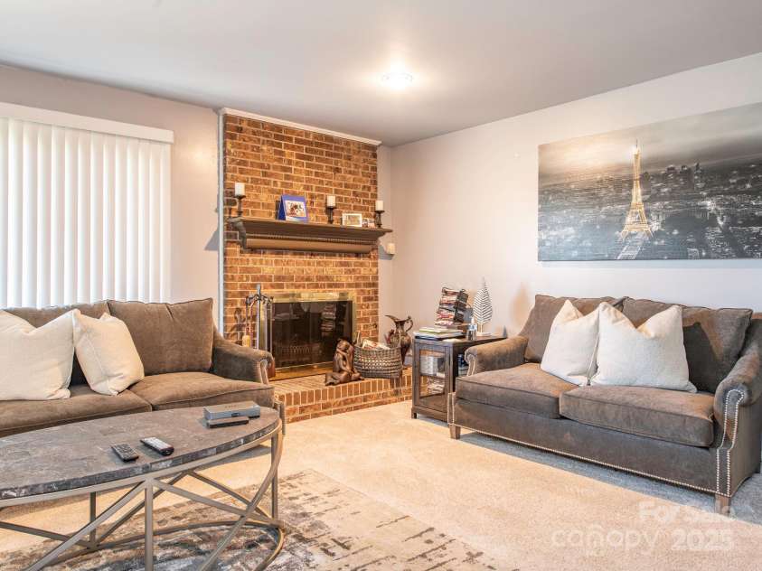 5719 Dockside Drive, Charlotte, NC 28227.  MLS# CAR4238633, YatesRealty ID 15337. 