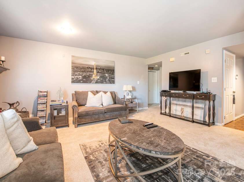 5719 Dockside Drive, Charlotte, NC 28227.  MLS# CAR4238633, YatesRealty ID 15337. 