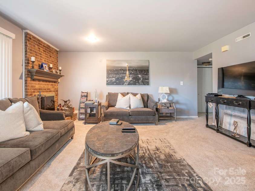 5719 Dockside Drive, Charlotte, NC 28227.  MLS# CAR4238633, YatesRealty ID 15337. 