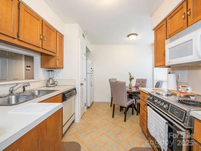 5719 Dockside Drive, Charlotte, NC 28227.  MLS# CAR4238633, YatesRealty ID 15337. 