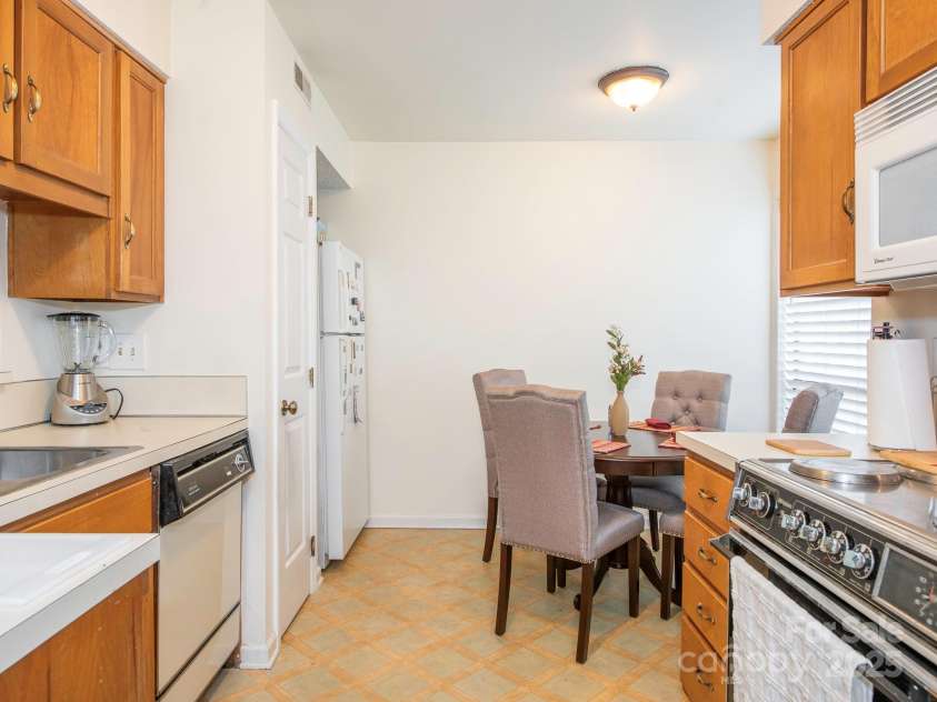 5719 Dockside Drive, Charlotte, NC 28227.  MLS# CAR4238633, YatesRealty ID 15337. 