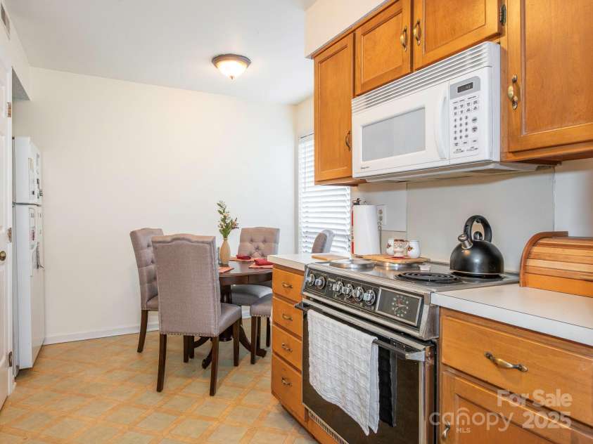 5719 Dockside Drive, Charlotte, NC 28227.  MLS# CAR4238633, YatesRealty ID 15337. 