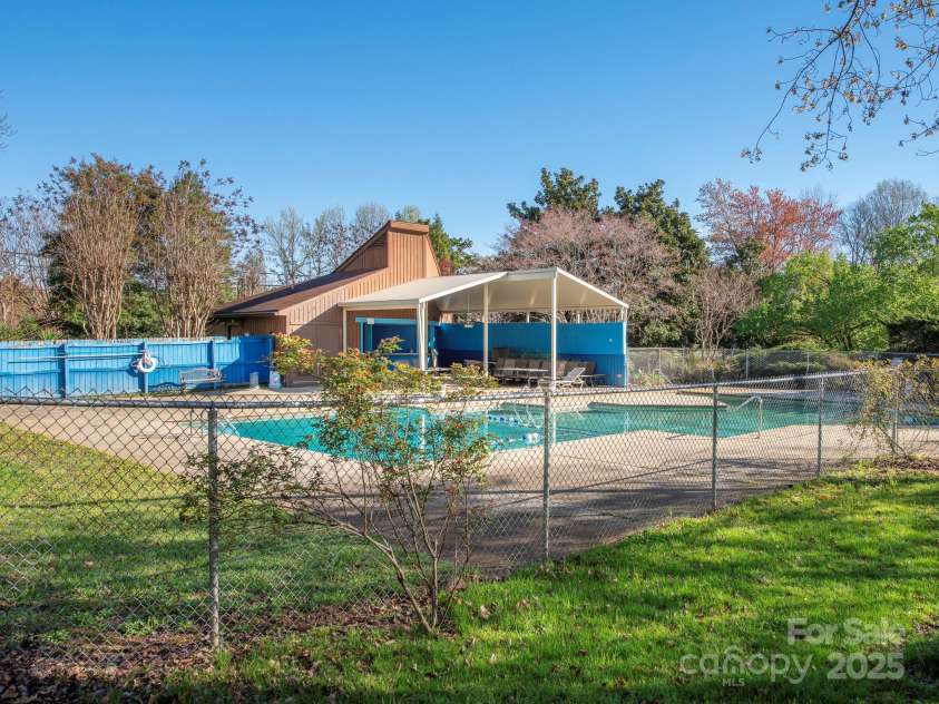 5719 Dockside Drive, Charlotte, NC 28227.  MLS# CAR4238633, YatesRealty ID 15337. 
