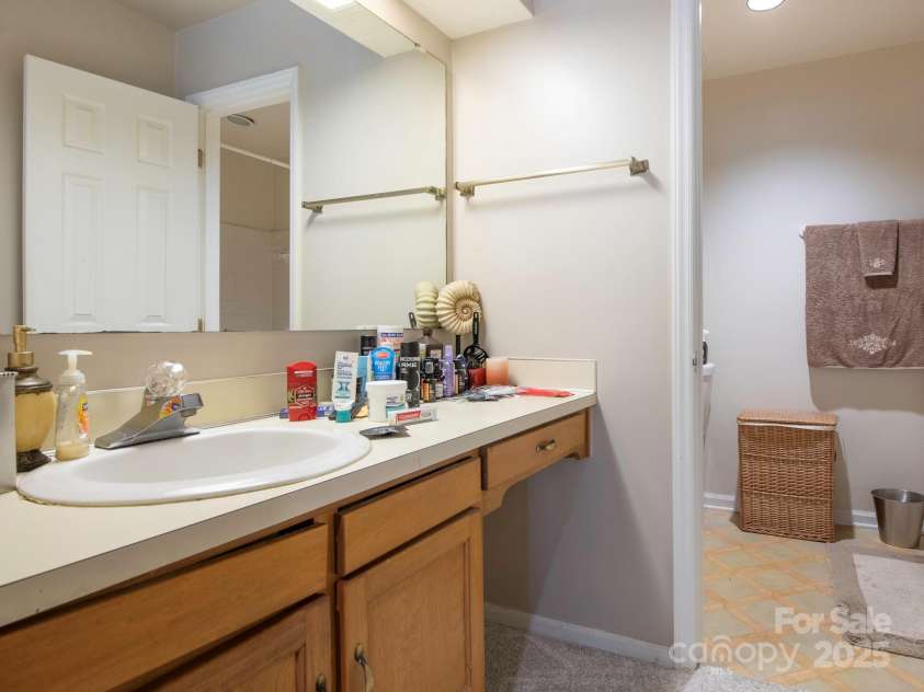 5719 Dockside Drive, Charlotte, NC 28227.  MLS# CAR4238633, YatesRealty ID 15337. Primary Bathroom