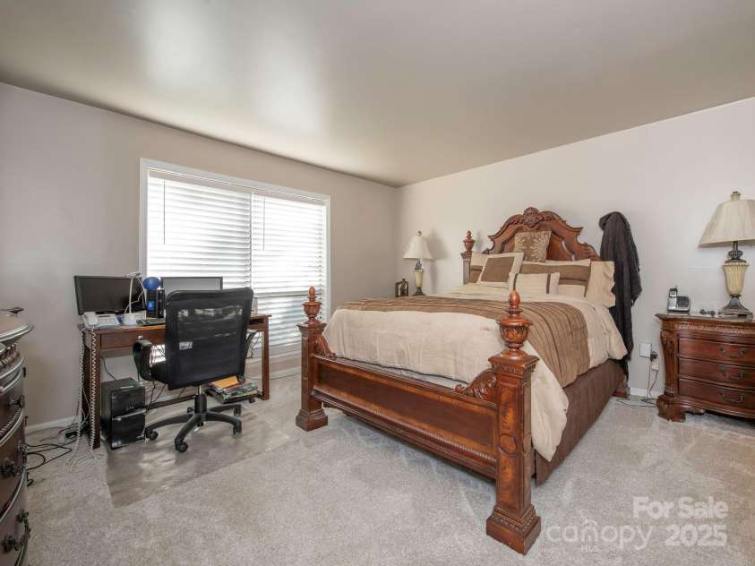 5719 Dockside Drive, Charlotte, NC 28227.  MLS# CAR4238633, YatesRealty ID 15337. Primary Bedroom