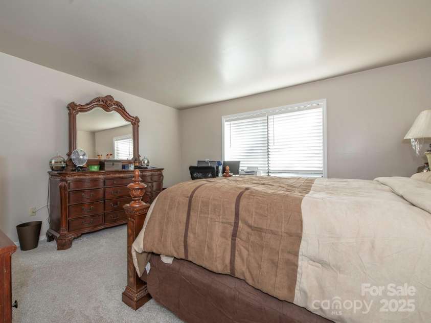 5719 Dockside Drive, Charlotte, NC 28227.  MLS# CAR4238633, YatesRealty ID 15337. Primary Bedroom