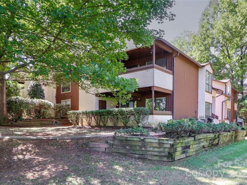 5719 Dockside Drive, Charlotte, NC 28227.  MLS# CAR4314707, YatesRealty ID 15337. 