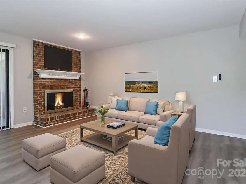 5719 Dockside Drive, Charlotte, NC 28227.  MLS# CAR4314707, YatesRealty ID 15337. 