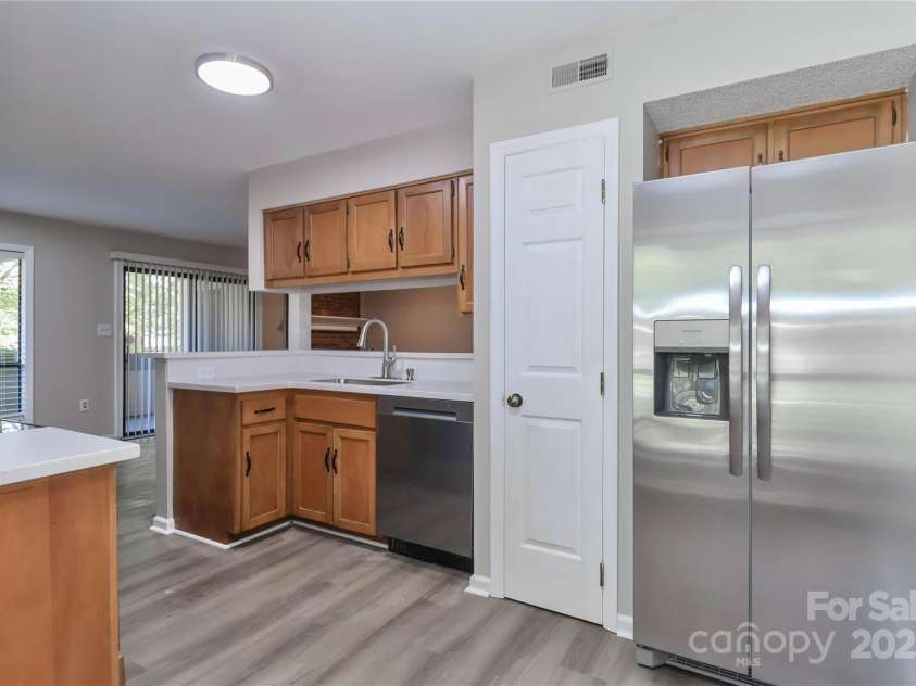 5719 Dockside Drive, Charlotte, NC 28227.  MLS# CAR4314707, YatesRealty ID 15337. 