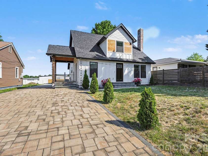 6 Sunrise Avenue, Thomasville, NC 27360.  MLS# CAR4372323, YatesRealty ID 15337. 