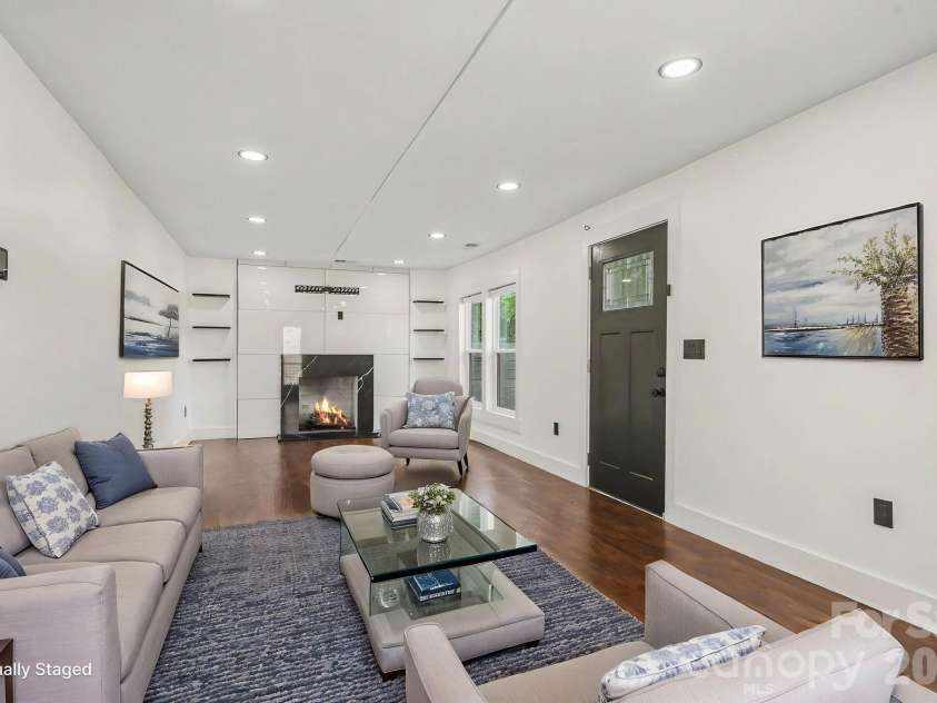 6 Sunrise Avenue, Thomasville, NC 27360.  MLS# CAR4372323, YatesRealty ID 15337. 