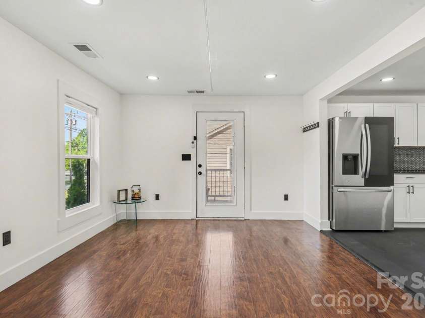 6 Sunrise Avenue, Thomasville, NC 27360.  MLS# CAR4372323, YatesRealty ID 15337. 