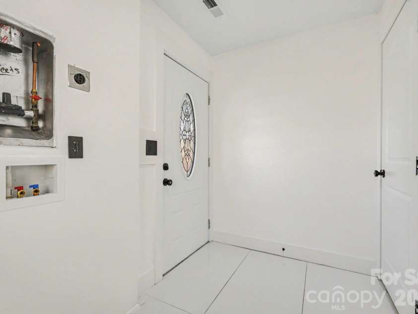6 Sunrise Avenue, Thomasville, NC 27360.  MLS# CAR4372323, YatesRealty ID 15337. 