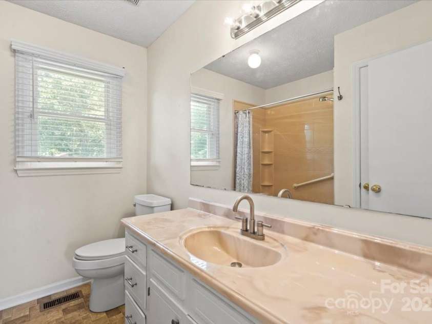 1504 Andicot Lane, Shelby, NC 28152.  MLS# CAR4246231, YatesRealty ID 15339. 