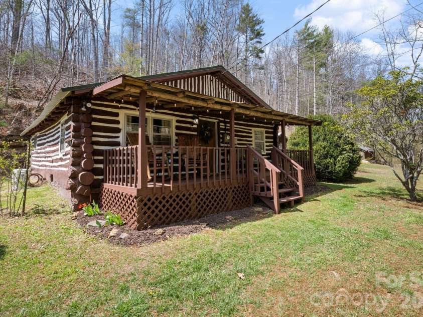245 Davenport Road, Spruce Pine, NC 28777.  MLS# CAR4364988, YatesRealty ID 15340. 