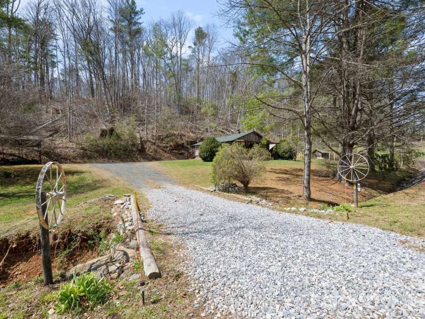 245 Davenport Road, Spruce Pine, NC 28777.  MLS# CAR4364988, YatesRealty ID 15340. 