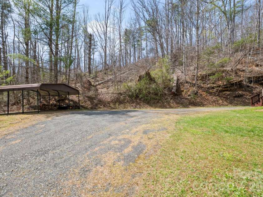 245 Davenport Road, Spruce Pine, NC 28777.  MLS# CAR4364988, YatesRealty ID 15340. 