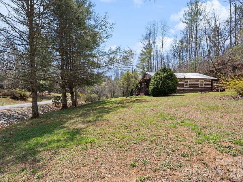 245 Davenport Road, Spruce Pine, NC 28777.  MLS# CAR4364988, YatesRealty ID 15340. 