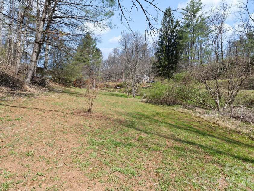 245 Davenport Road, Spruce Pine, NC 28777.  MLS# CAR4364988, YatesRealty ID 15340. 