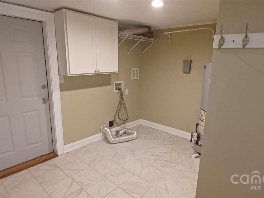 615 Grier Street, Lincolnton, NC 28092.  MLS# CAR4255425, YatesRealty ID 15340. 
