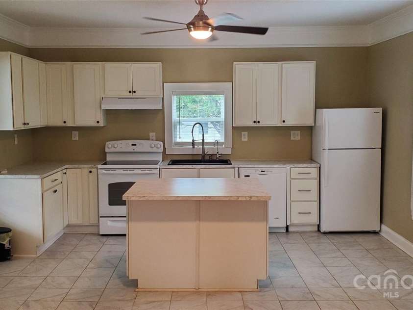615 Grier Street, Lincolnton, NC 28092.  MLS# CAR4255425, YatesRealty ID 15340. 