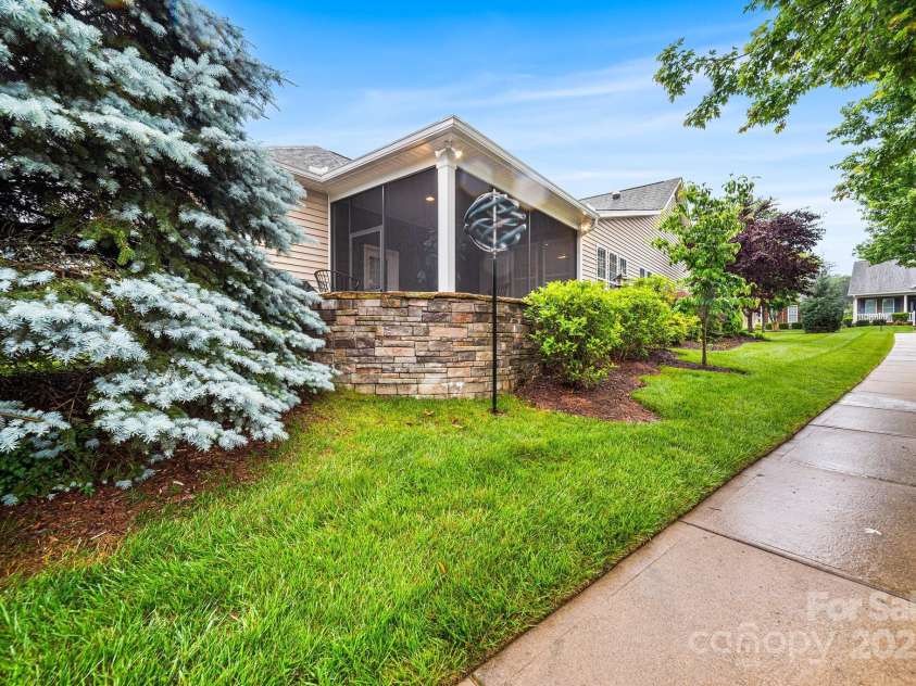 13407 Hazelbrook Lane, Cornelius, NC 28031.  MLS# CAR4254709, YatesRealty ID 15343. 