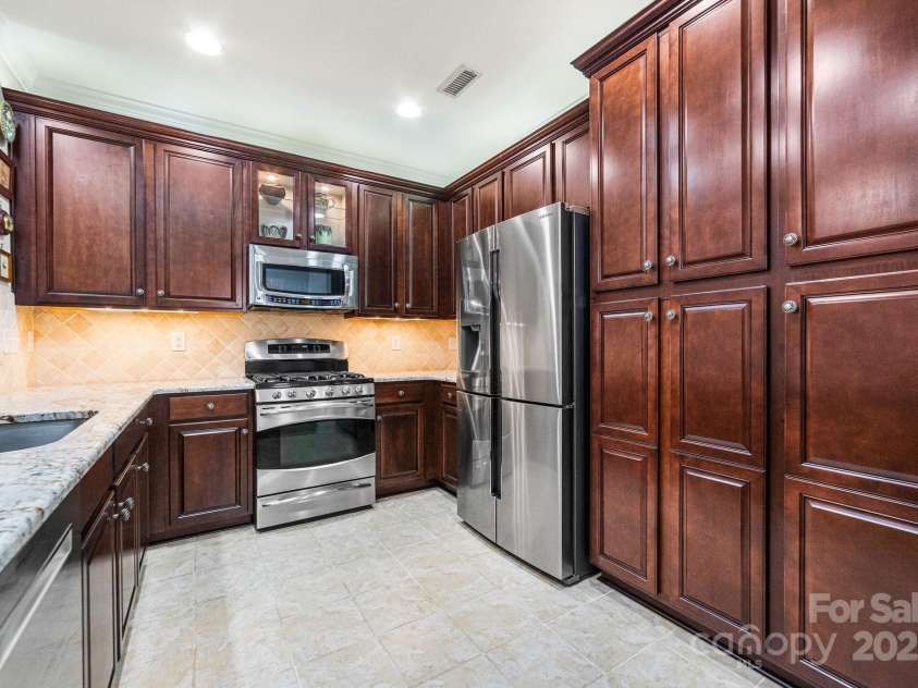 13407 Hazelbrook Lane, Cornelius, NC 28031.  MLS# CAR4254709, YatesRealty ID 15343. 