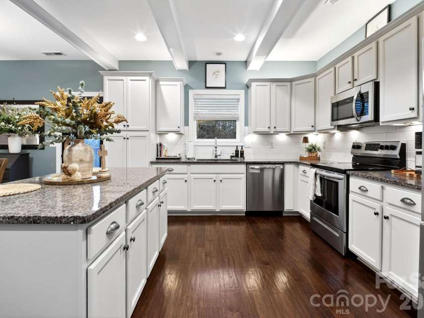 9092 Pitcairn Drive, Fort Mill, SC 29708.  MLS# CAR4337461, YatesRealty ID 15343. 
