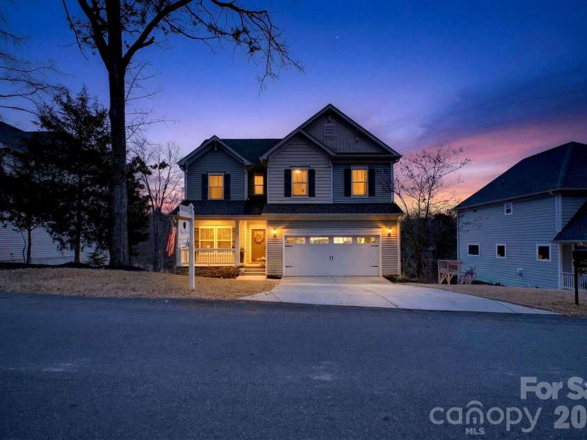 9092 Pitcairn Drive, Fort Mill, SC 29708.  MLS# CAR4337461, YatesRealty ID 15343. 