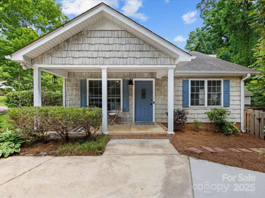 2214 Olde Chantilly Court, Charlotte, NC 28205.  MLS# CAR4240024, YatesRealty ID 15344. 