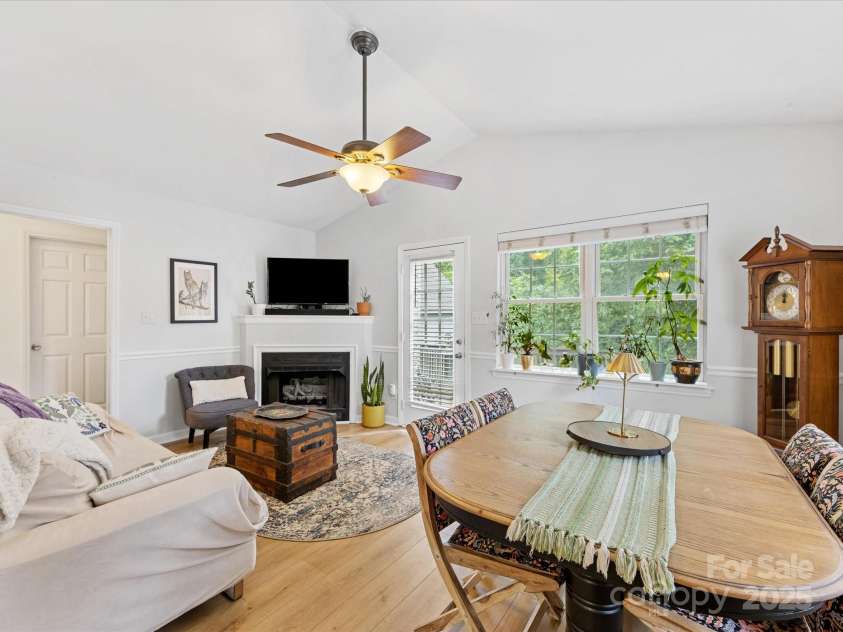 2214 Olde Chantilly Court, Charlotte, NC 28205.  MLS# CAR4240024, YatesRealty ID 15344. 