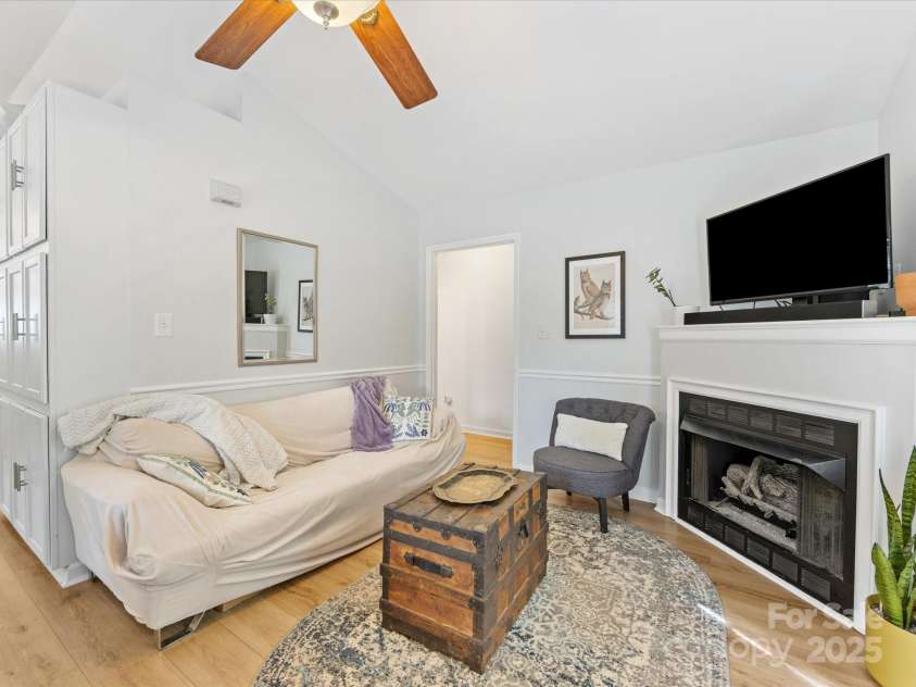 2214 Olde Chantilly Court, Charlotte, NC 28205.  MLS# CAR4240024, YatesRealty ID 15344. 