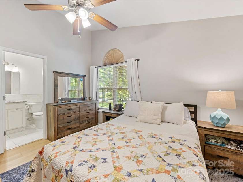 2214 Olde Chantilly Court, Charlotte, NC 28205.  MLS# CAR4240024, YatesRealty ID 15344. 