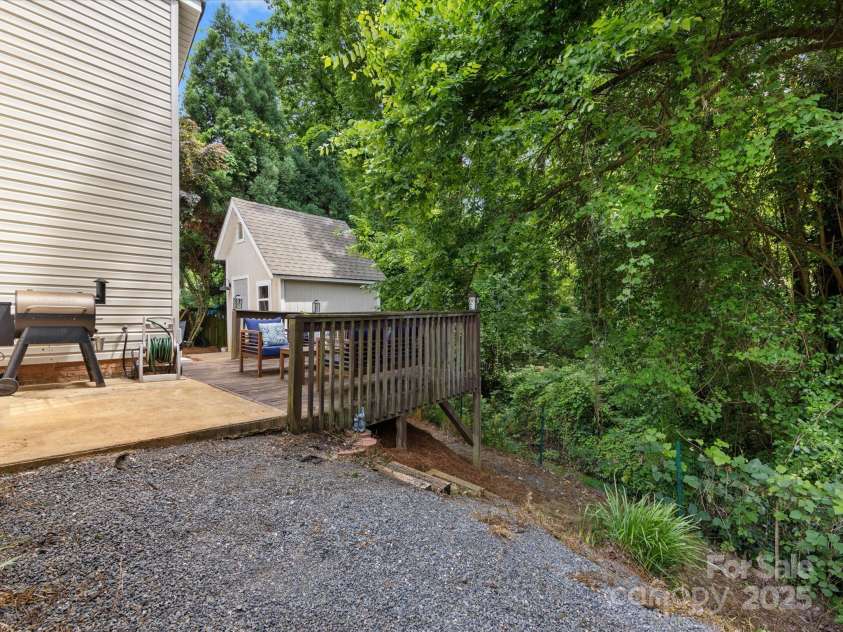 2214 Olde Chantilly Court, Charlotte, NC 28205.  MLS# CAR4240024, YatesRealty ID 15344. 