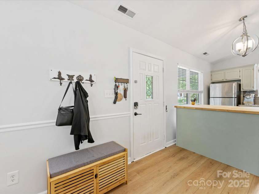 2214 Olde Chantilly Court, Charlotte, NC 28205.  MLS# CAR4240024, YatesRealty ID 15344. 