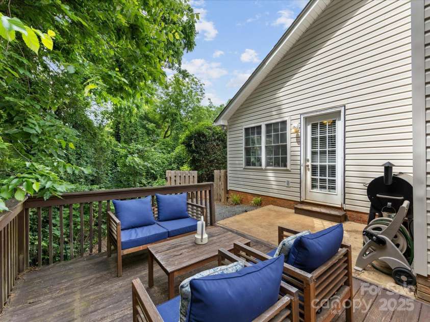 2214 Olde Chantilly Court, Charlotte, NC 28205.  MLS# CAR4240024, YatesRealty ID 15344. 