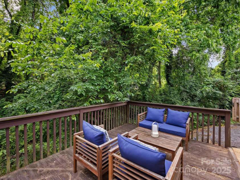 2214 Olde Chantilly Court, Charlotte, NC 28205.  MLS# CAR4240024, YatesRealty ID 15344. 